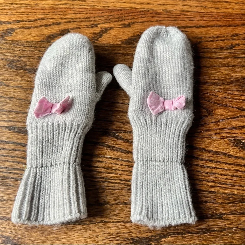 🍭6/$30 H&M Gray and pink bow fleece lined girl’s mittens - 1-2 years